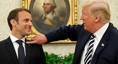 Head & Shoulders trolle Macron avec des shampoings anti-pellicules à l’ambassade de France
