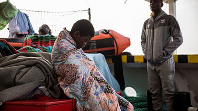 Naufrage au large de la Libye: au moins 7 migrants morts, 123 secourus