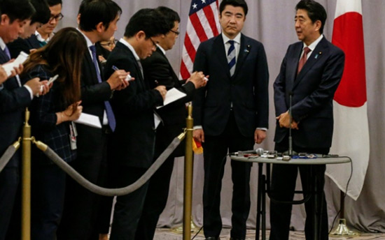 Japon: Abe prêt à faire «confiance» à Donald Trump.