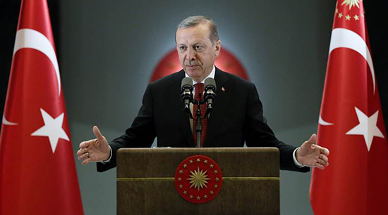 Le Pakistan accueille Erdogan et expulse des enseignants turcs.