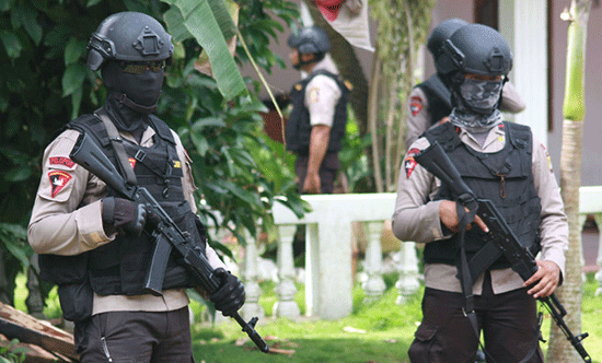 Indonésie : trois extrémistes tués, attentat prévu à Noël déjoué
