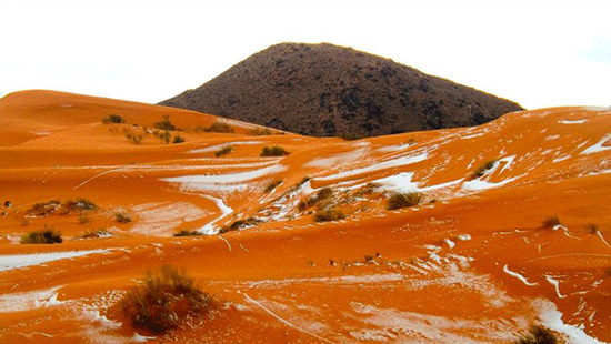 Les dunes du Sahara sous la neige pour la première fois depuis 37 ans (photos)