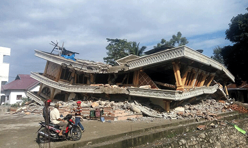 Séisme d'une magnitude de 6,5 en Indonésie : 54 morts, des dizaines d’immeubles détruites
