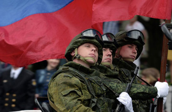 La Russie crée trois nouvelles divisions militaires pour «contrecarrer» l'Otan.
