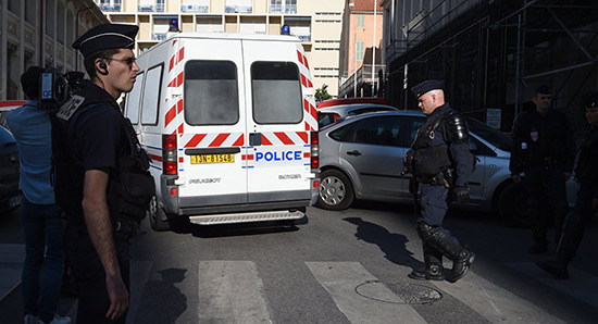 Fusillade à Marseille: deux morts, une adolescente grièvement blessée.