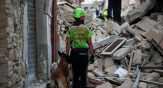 Violent séisme en Italie: au moins 18 morts, «la moitié de la ville a disparu».