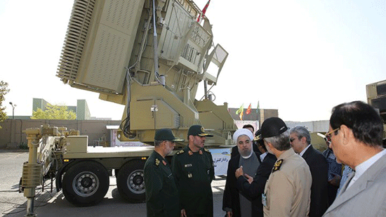 L'Iran dévoile son propre système de missiles sol-air Bavar 373