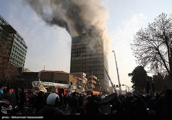 Un gigantesque incendie à Téhéran, au moins 30 pompiers tués.