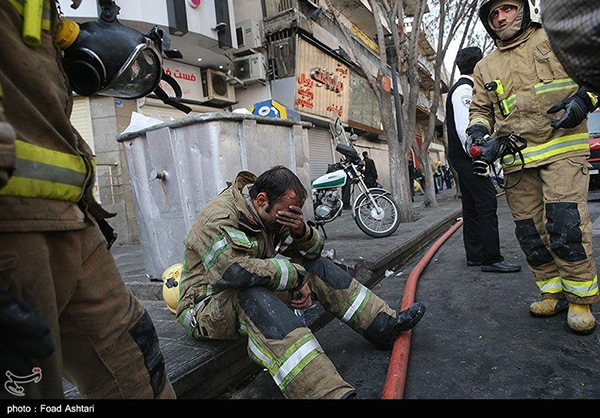 Un gigantesque incendie à Téhéran, au moins 30 pompiers tués.