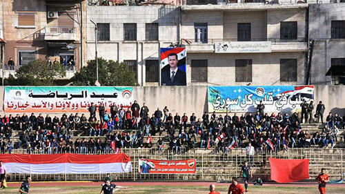 A Alep, des supporters ravis d’assister au premier match de foot depuis des années.