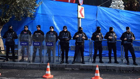Attentat d'Istanbul: deux étrangers arrêtés, l'état d'urgence prorogé de trois mois