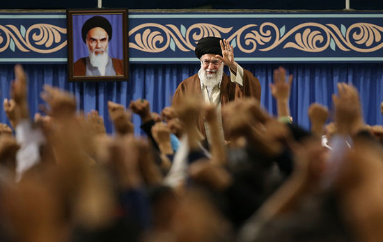 Sayed Khamenei: Qualifier le peuple iranien de terroriste est une preuve de la stupidité de Trump.