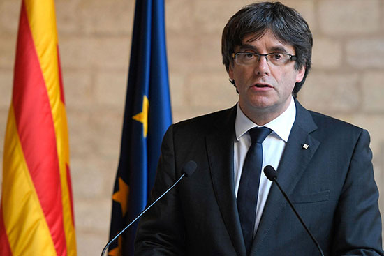 Puigdemont propose à Rajoy de le rencontrer hors d'Espagne