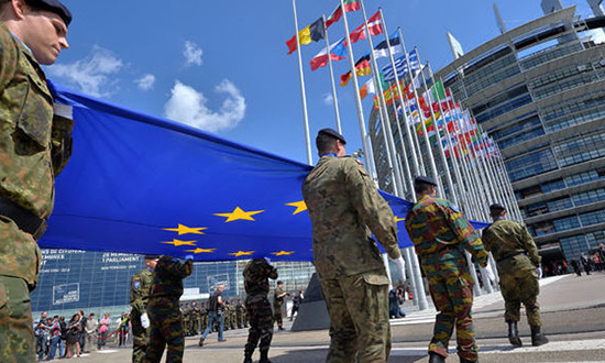 L'UE lance une coopération militaire renforcée avec 25 Etats membres.