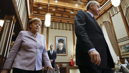 «Terrorisme islamiste»: Erdogan s’oppose à l'expression de Merkel 