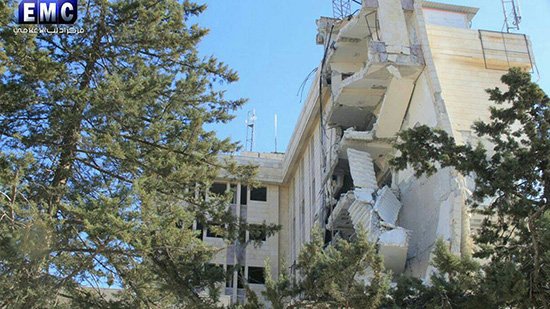 Syrie: Le bâtiment du Croissant rouge détruit par une frappe aérienne à Idlib