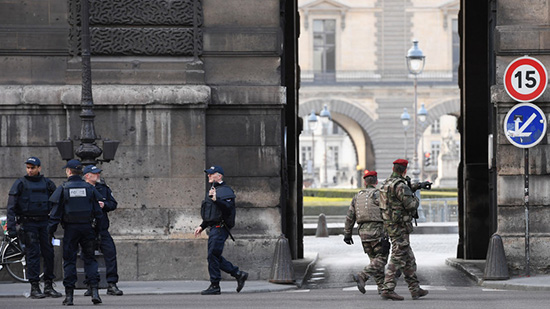 Attaque terroriste à la machette au Louvre : un militaire attaqué, l'assaillant blessé