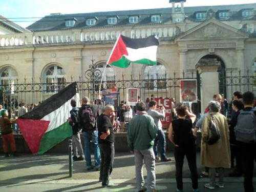 L’ambassadrice d’«Israël» boycottée par des étudiants pro-palestiniens à Sciences Po Rennes.