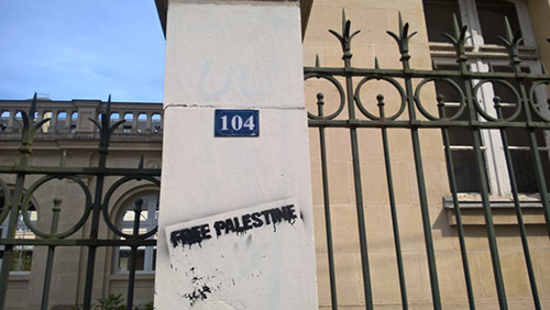 L’ambassadrice d’«Israël» boycottée par des étudiants pro-palestiniens à Sciences Po Rennes.