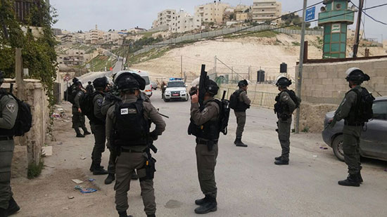 Les forces israéliennes saisit la maison du martyr et auteur d’opération, Fadi al-Qanbar