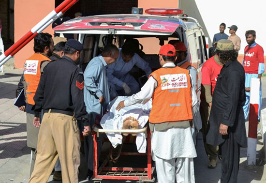 Dix morts et de nombreux blessés dans une explosion visant le vice-président du Sénat pakistanais