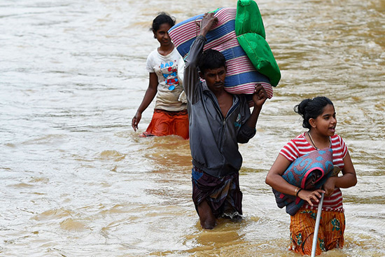 Plus de 100 morts dans des inondations au Sri Lanka.