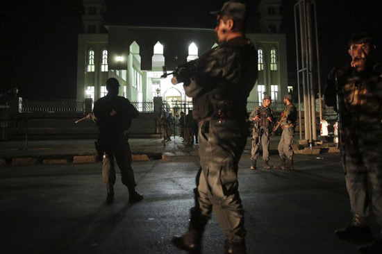 Afghanistan: attentat-suicide contre une mosquée à Kaboul, au moins 4 martyrs.