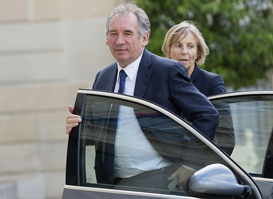 France/Remaniement ministériel: Bayrou et Sarnez quittent le gouvernement.