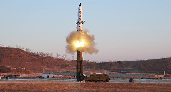 La Corée du Nord a testé un nouveau moteur pour ses missiles.