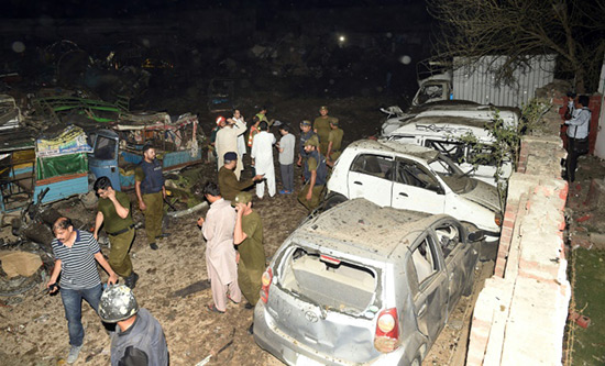 Pakistan: 34 blessés dans l'explosion d'un camion piégé à Lahore.