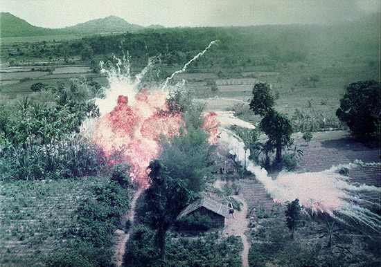 Vietnam: six morts dans l'explosion d'une bombe US datant de la guerre.