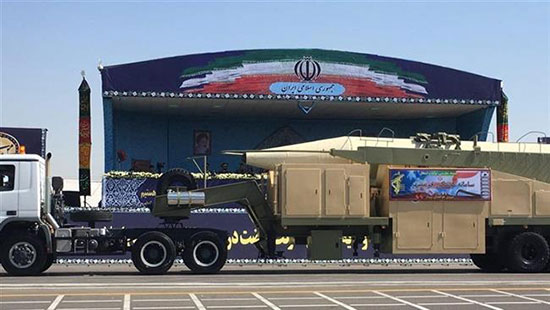 L’Iran dévoile un missile balistique d’une portée de 2.000 km