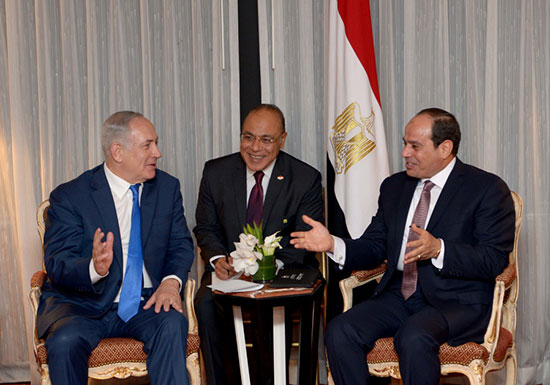 Rencontre entre Netanyahou et Sissi: la normalisation avec l’ennemi de la nation devenue publique