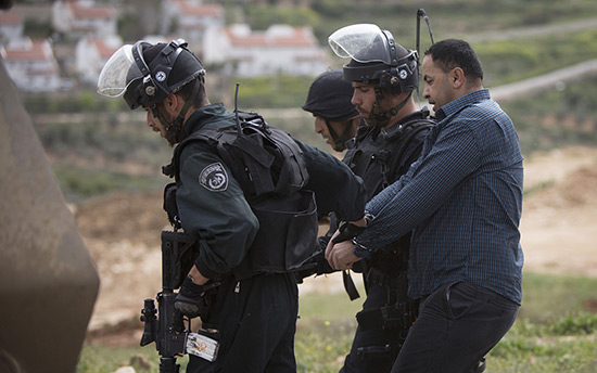 Cisjordanie: 16 Palestiniens arrêtés à Nabi Saleh, dont le cousin d'Ahed Tamimi