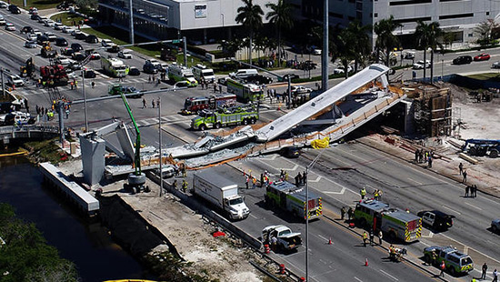 USA: un pont piétonnier s'effondre et fait plusieurs morts à Miami.