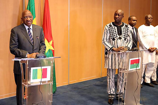 Burkina et Mali veulent «renforcer» la coopération «face à la menace terroriste»