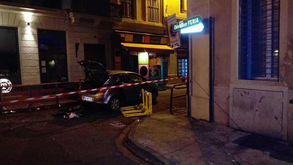 France: un automobiliste fonce dans la foule et fait deux blessés