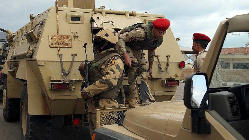 Égypte: 52 terroristes présumés et 3 militaires tués