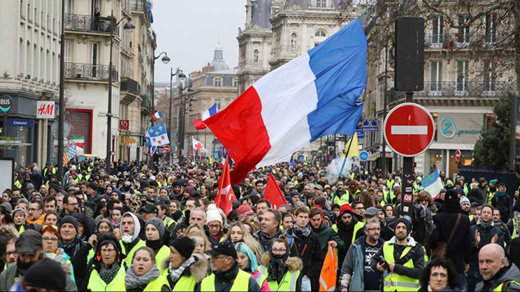 A Paris, plusieurs milliers de «gilets jaunes» manifestent dans le calme