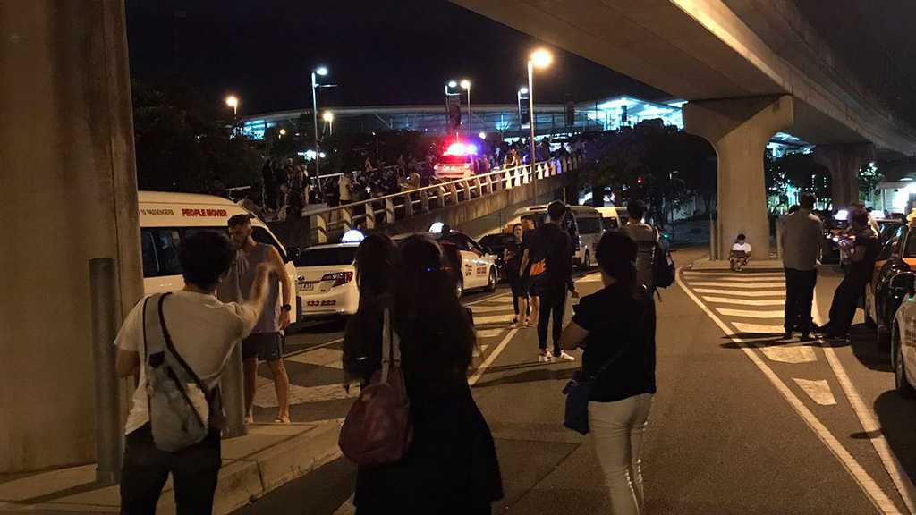 Un aéroport australien évacué suite aux informations sur «un homme armé de couteaux»