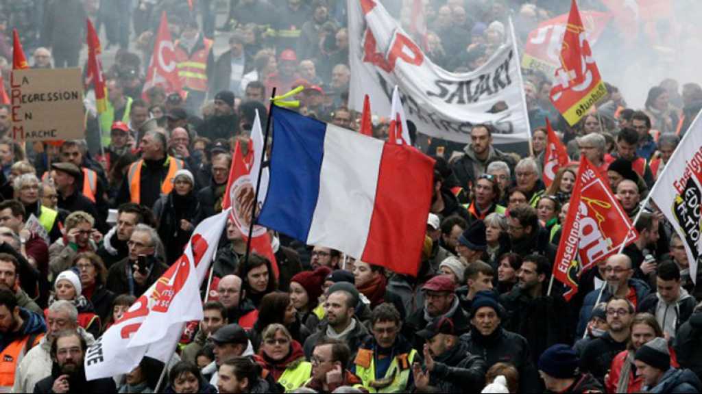 Retraites: des centaines de milliers de Français dans la rue, le gouvernement «déterminé»