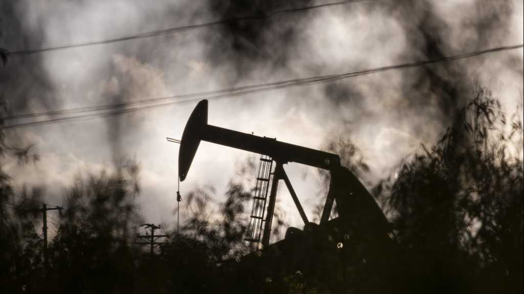 Après sa chute historique, le pétrole américain rebondit