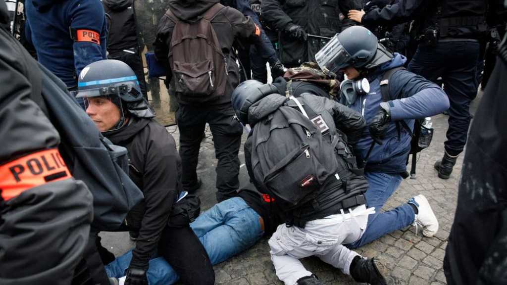 Violences policières en France: La méthode d’interpellation controversée «dite de l’étranglement» abandonee