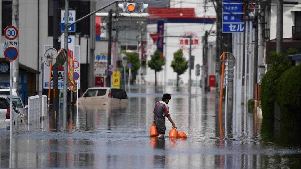 Inondations au Japon: au moins 55 morts, pluies records dans le centre