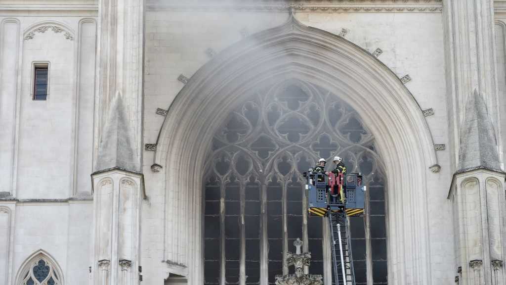 Incendie dans la cathédrale de Nantes: Les incertitudes demeurent sur l’origine de la catastrophe