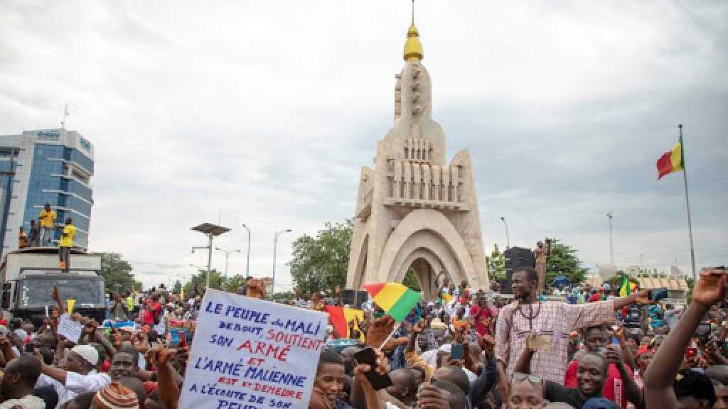 Mali: des milliers d’opposants fêtent la «victoire du peuple» après le coup d’État