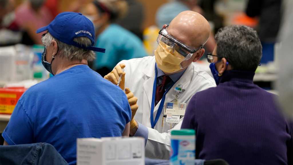 Virus: 100 millions de doses de vaccins administrées dans le monde, les variants inquiètent la France