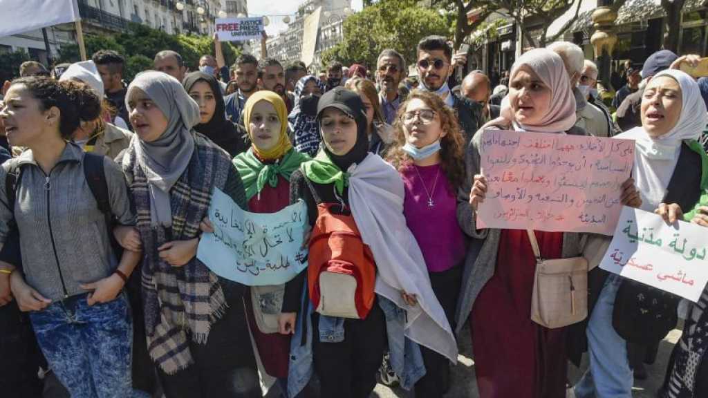 Algérie: les étudiants dans la rue contre les législatives anticipées