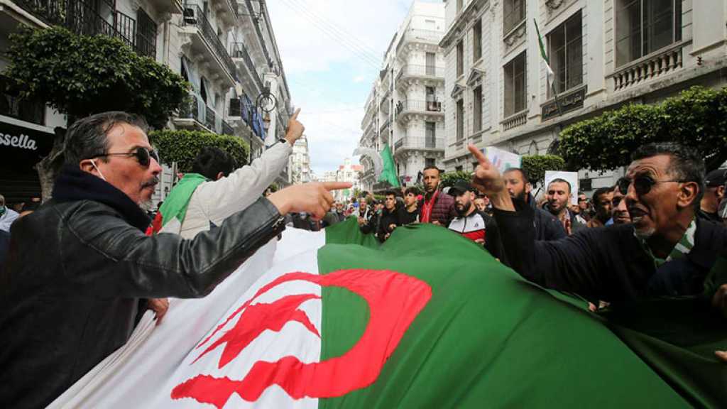 Algérie: le projet de loi sur la déchéance de la nationalité retiré