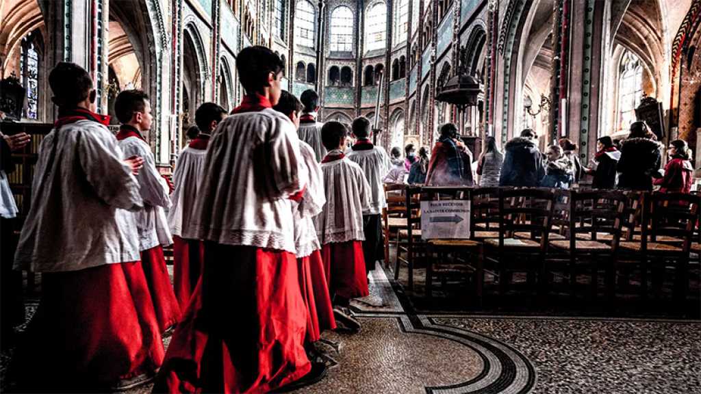 France: plus de 300 000 mineurs victimes de violences sexuelles au sein de l’Eglise, «honte» et «immense chagrin» du pape